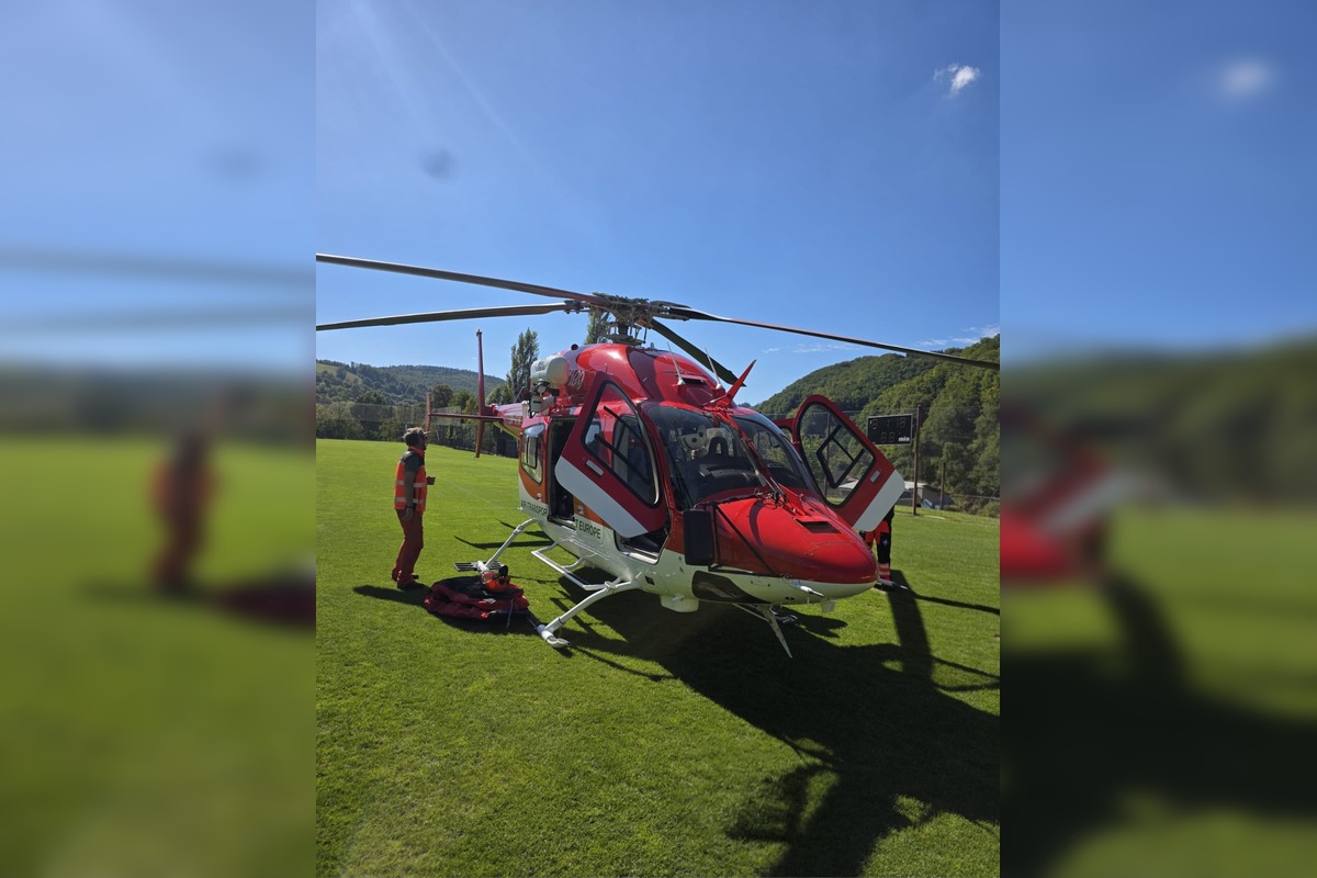 FOTO: V klesaní z Čertovice smerom na Jarabú došlo k ťažkej nehode dvoch motoriek s autom, foto 2