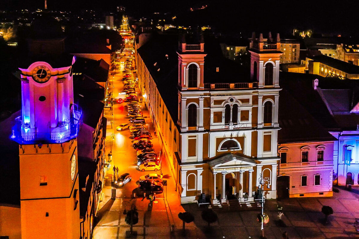 FOTO: V Bystrici už o pár dní ožijú vo svetle ikonické stavby mesta, foto 7