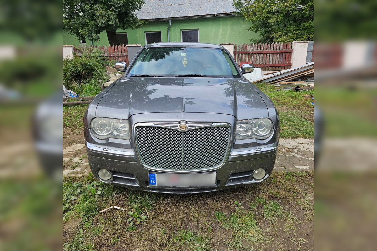 FOTO: Zlodej počas skúšobnej jazdy ukradol auto majiteľovi z Kokavy na Rimavicou , foto 2