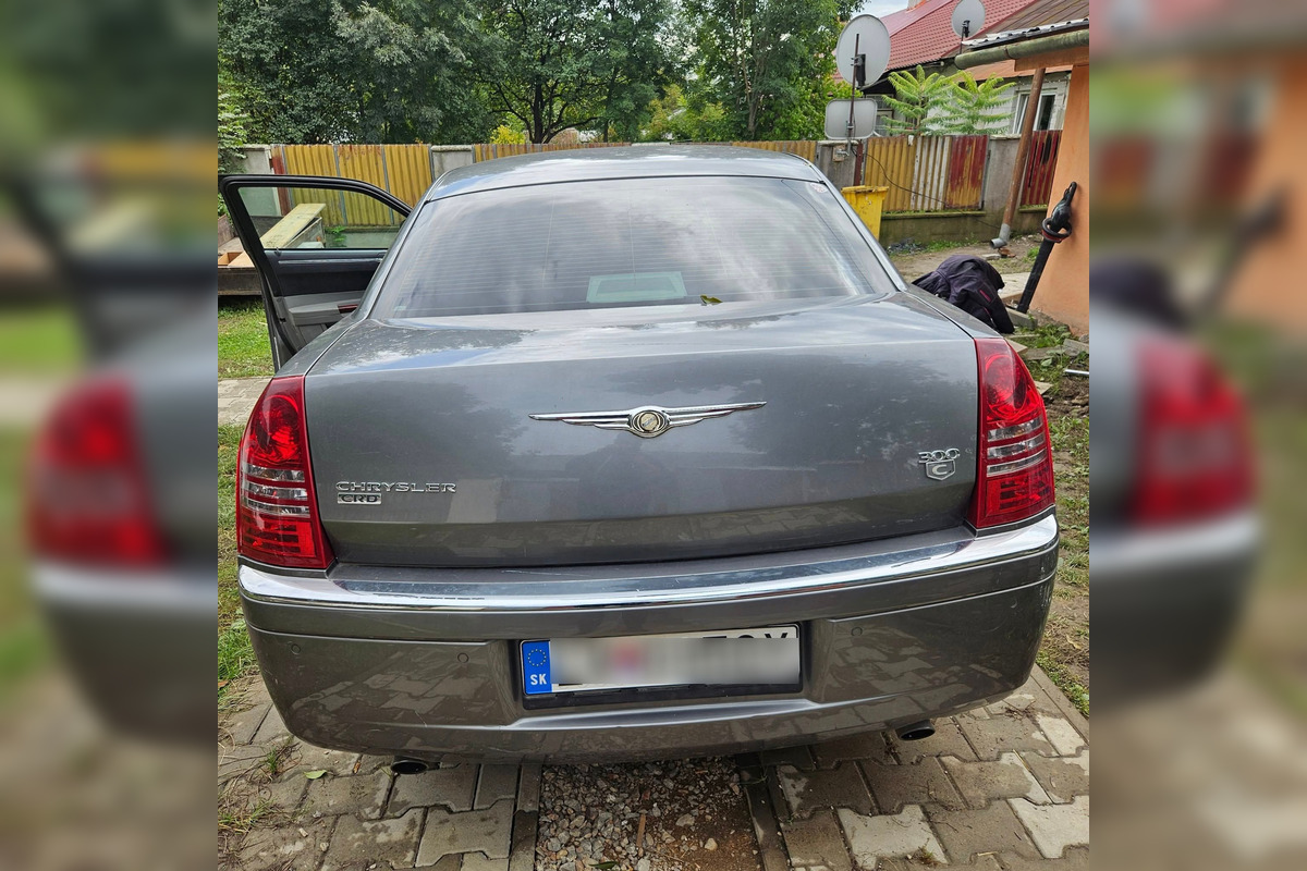 FOTO: Zlodej počas skúšobnej jazdy ukradol auto majiteľovi z Kokavy na Rimavicou , foto 3