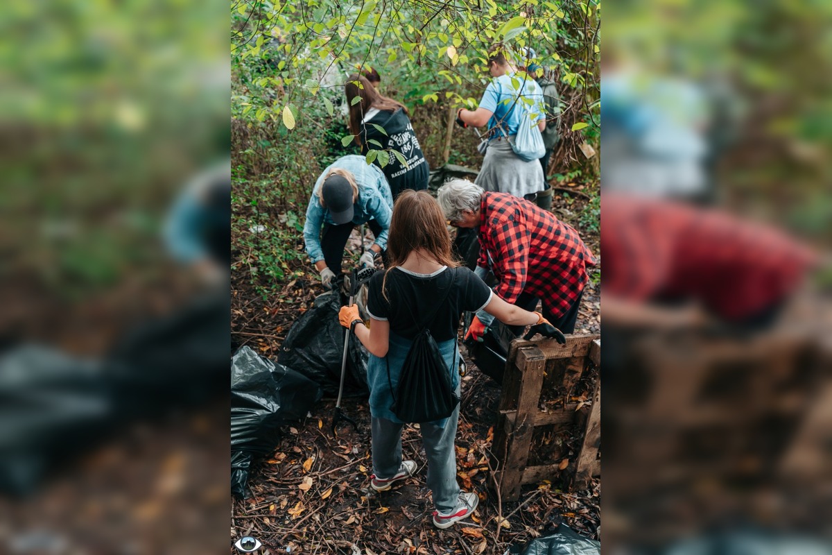 FOTO: Čierna skládka zmizla zo Zlatého potoka, pomohli desiatky šikovných rúk, foto 21