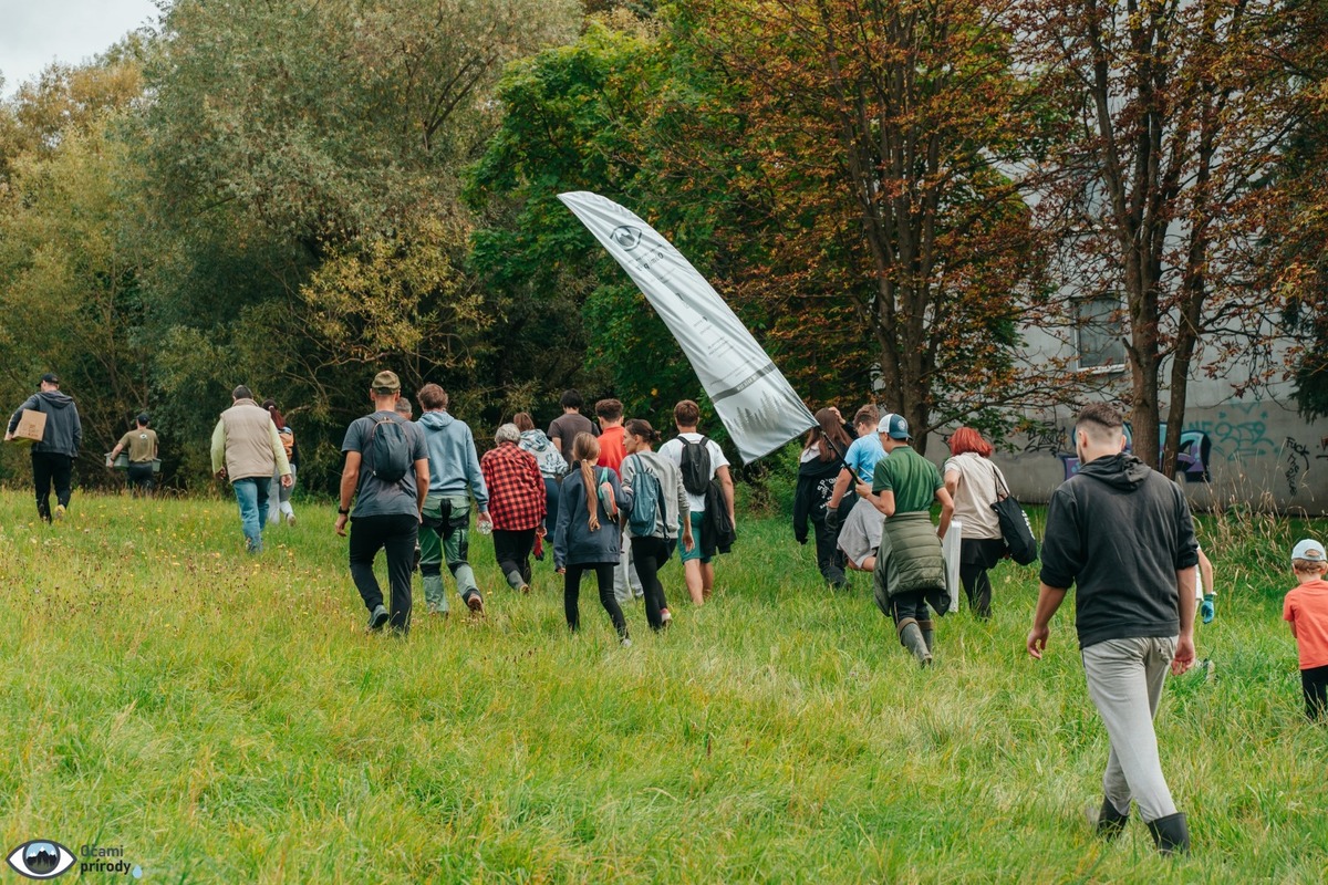 FOTO: Čierna skládka zmizla zo Zlatého potoka, pomohli desiatky šikovných rúk, foto 22