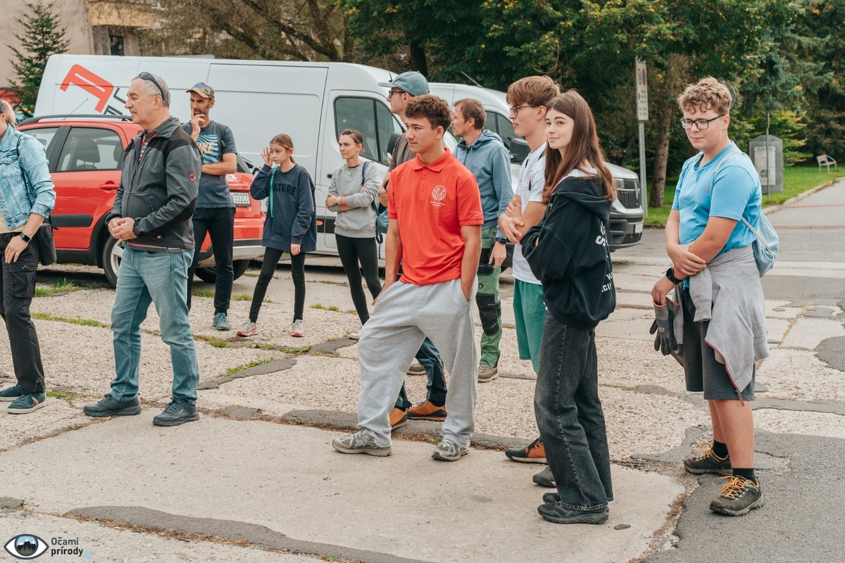 FOTO: Čierna skládka zmizla zo Zlatého potoka, pomohli desiatky šikovných rúk, foto 23