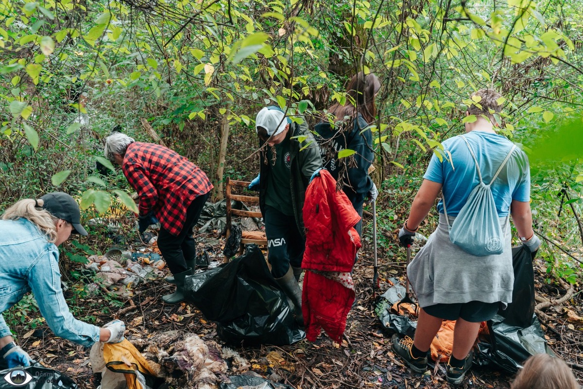 FOTO: Čierna skládka zmizla zo Zlatého potoka, pomohli desiatky šikovných rúk, foto 25