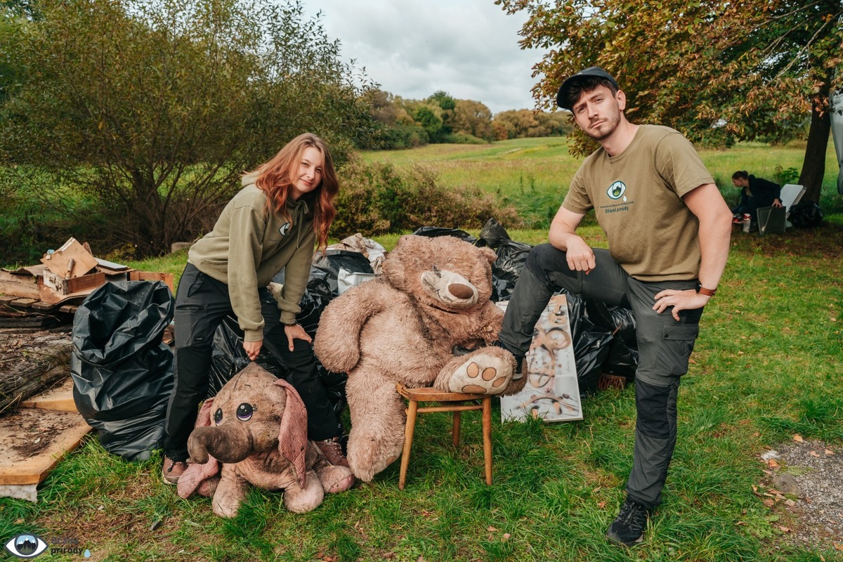 FOTO: Čierna skládka zmizla zo Zlatého potoka, pomohli desiatky šikovných rúk, foto 26