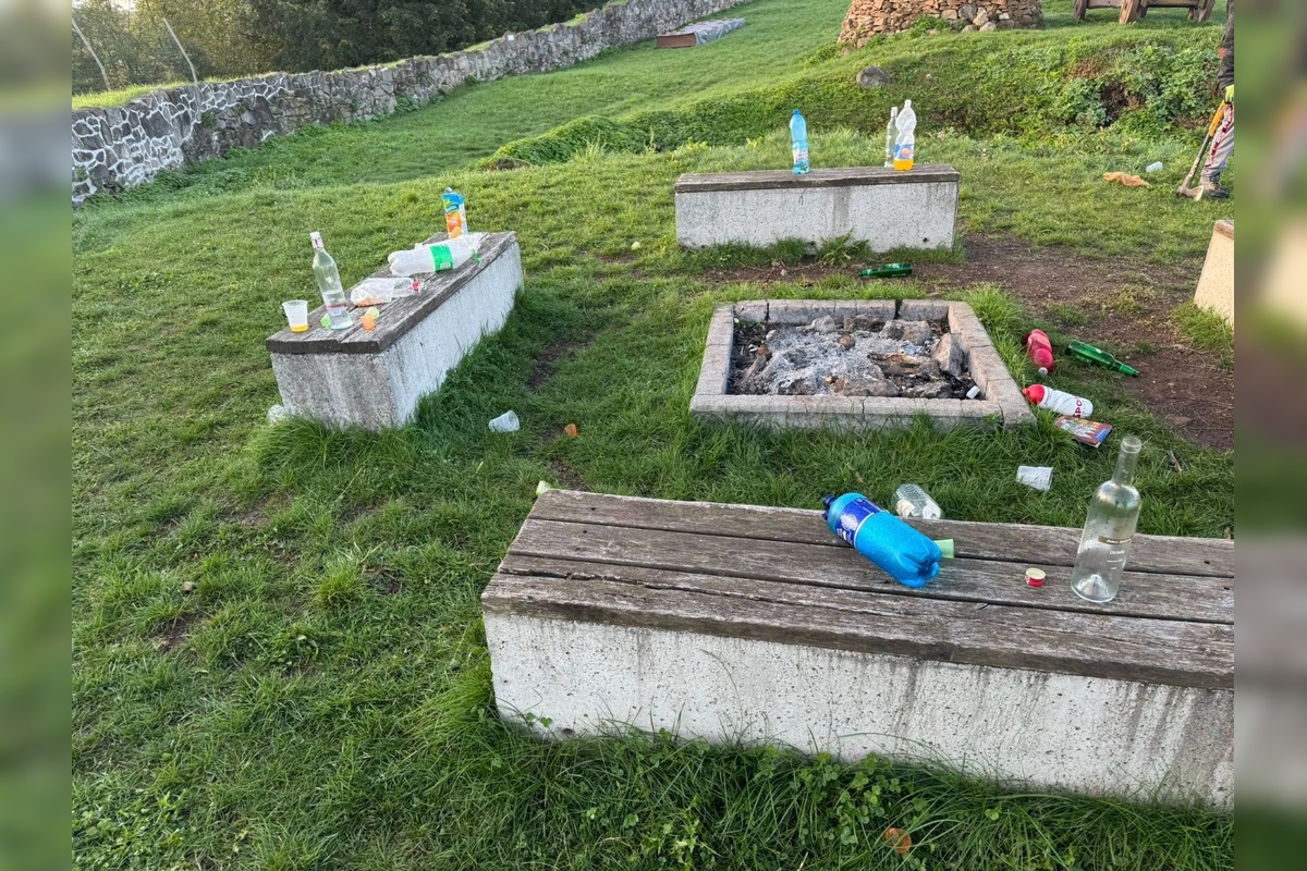 FOTO: Návštevníci po sebe nechávajú odpad, foto 1