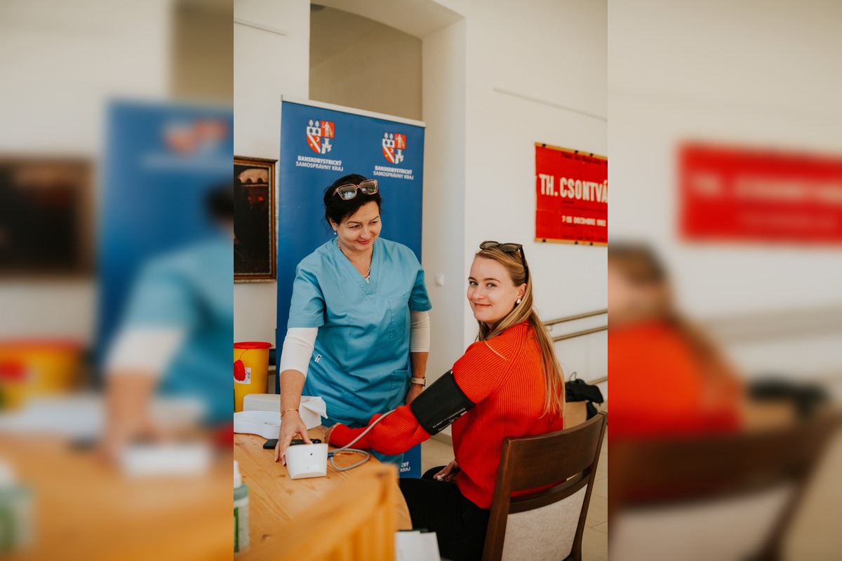 FOTO: Lekárka z BBSK ordinovala priamo v karavane, foto 1