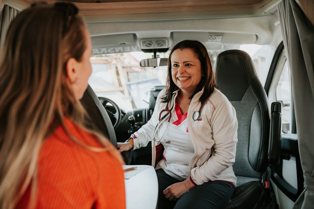 FOTO: Lekárka z BBSK ordinovala priamo v karavane, foto 11