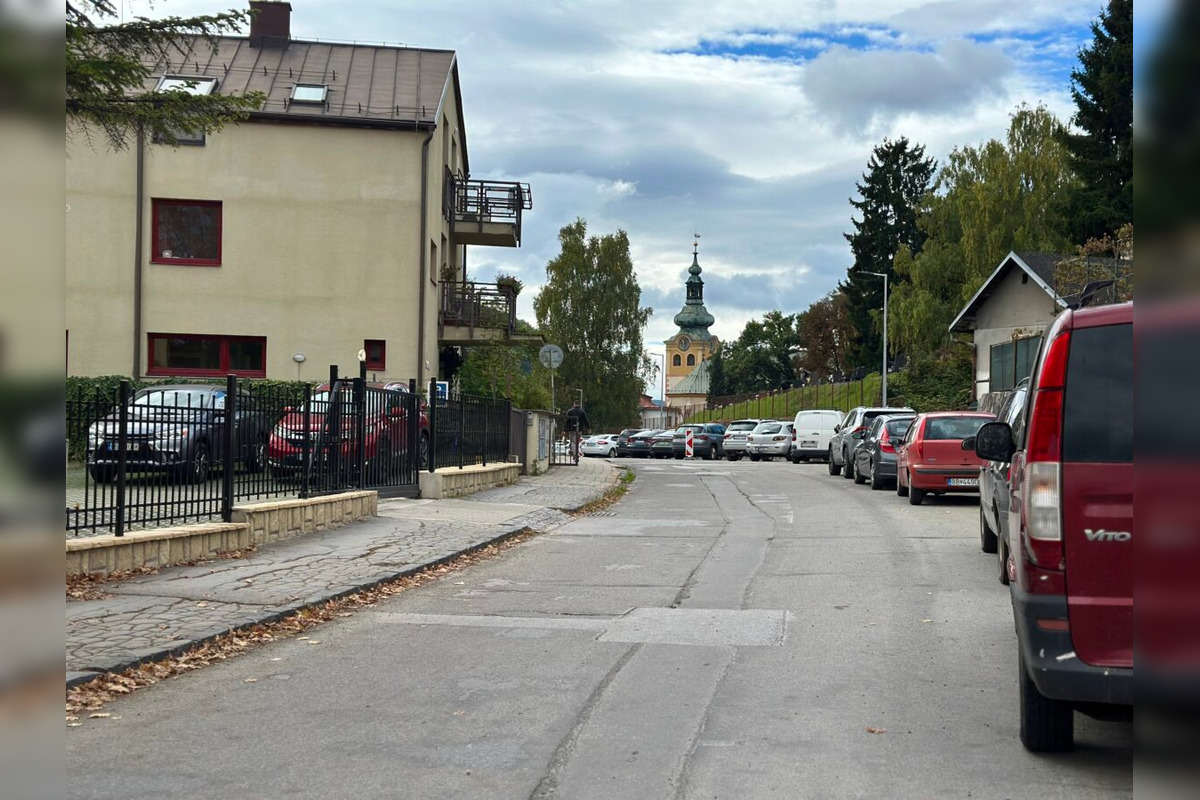 FOTO: Rekonštrukcia ulice v Banskej Bystrici si vyžiada dopravné obmedzenia , foto 3