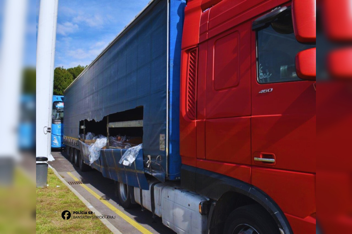 FOTO: Vodič kamióna tvrdil, že ho pri Lučenci vykradli, malo to nečakaný zvrat, foto 2