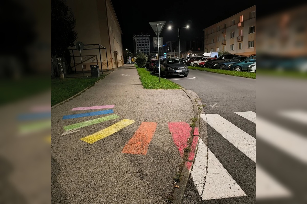 FOTO: V Žiari sa objavil dúhový priechod pre chodcov, foto 1