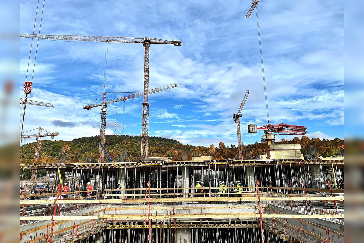 FOTO: Zástupcovia Európskej komisie navštívili výstavbu novej nemocnice v Banskej Bystrici, foto 3