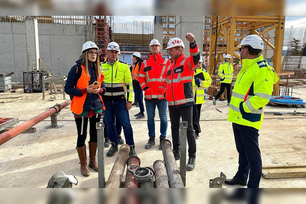 FOTO: Zástupcovia Európskej komisie navštívili výstavbu novej nemocnice v Banskej Bystrici, foto 5