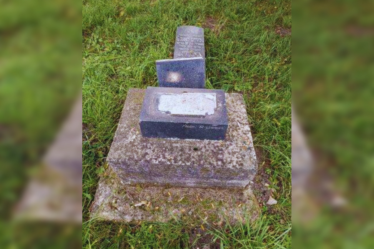 FOTO: Vandali v obci pri Rimavskej Sobote poškodili na cintoríne židovské pomníky, foto 1