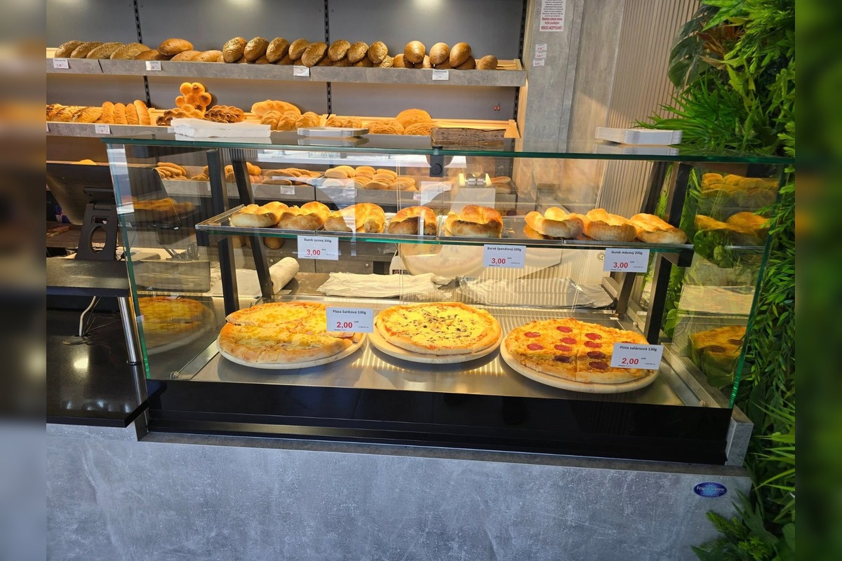 FOTO: Lučenčania si pochvaľujú pekáreň Tiara, foto 1