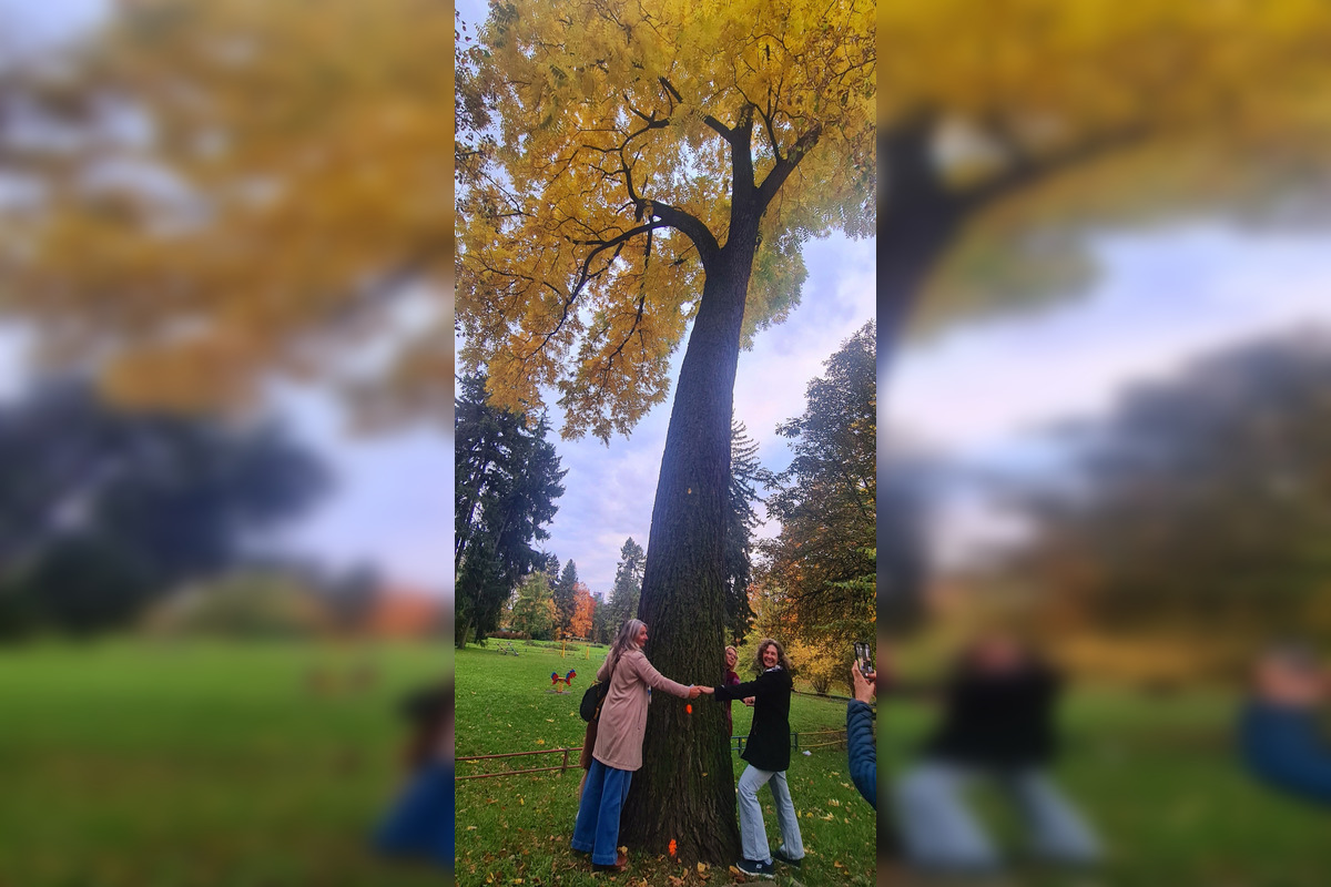 FOTO: Nespokojní Bystričania spravili v Mestskom parku živú reťaz, foto 4