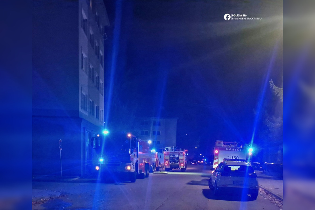 FOTO: V obci pri Brezne vybuchla v byte plynová fľaša, viaceré osoby utrpeli ťažké zranenia, foto 4