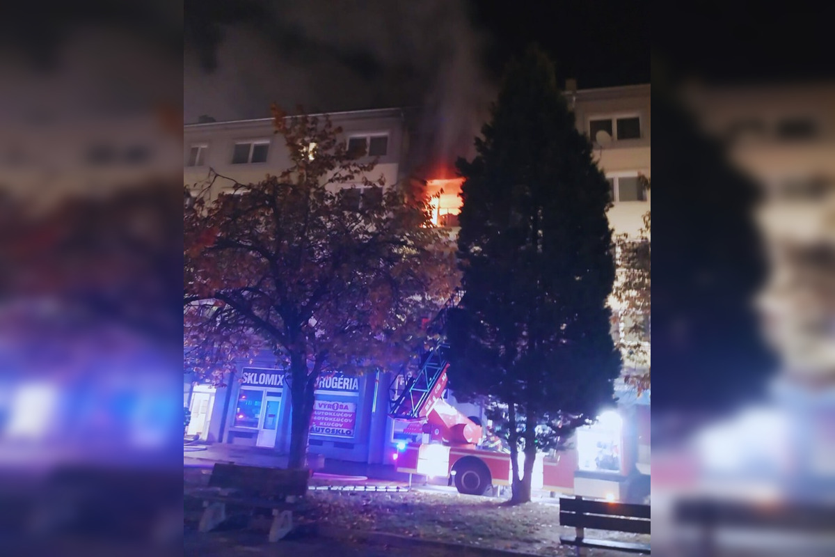 FOTO: V obci pri Brezne vybuchla v byte plynová fľaša, viaceré osoby utrpeli ťažké zranenia, foto 6