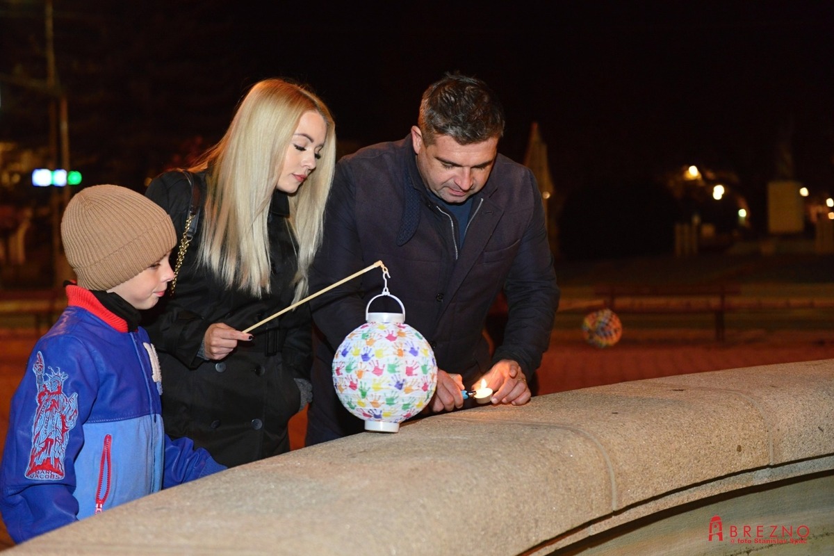 FOTO: Lampiónové sprievody sa vracajú do ulíc, foto 3