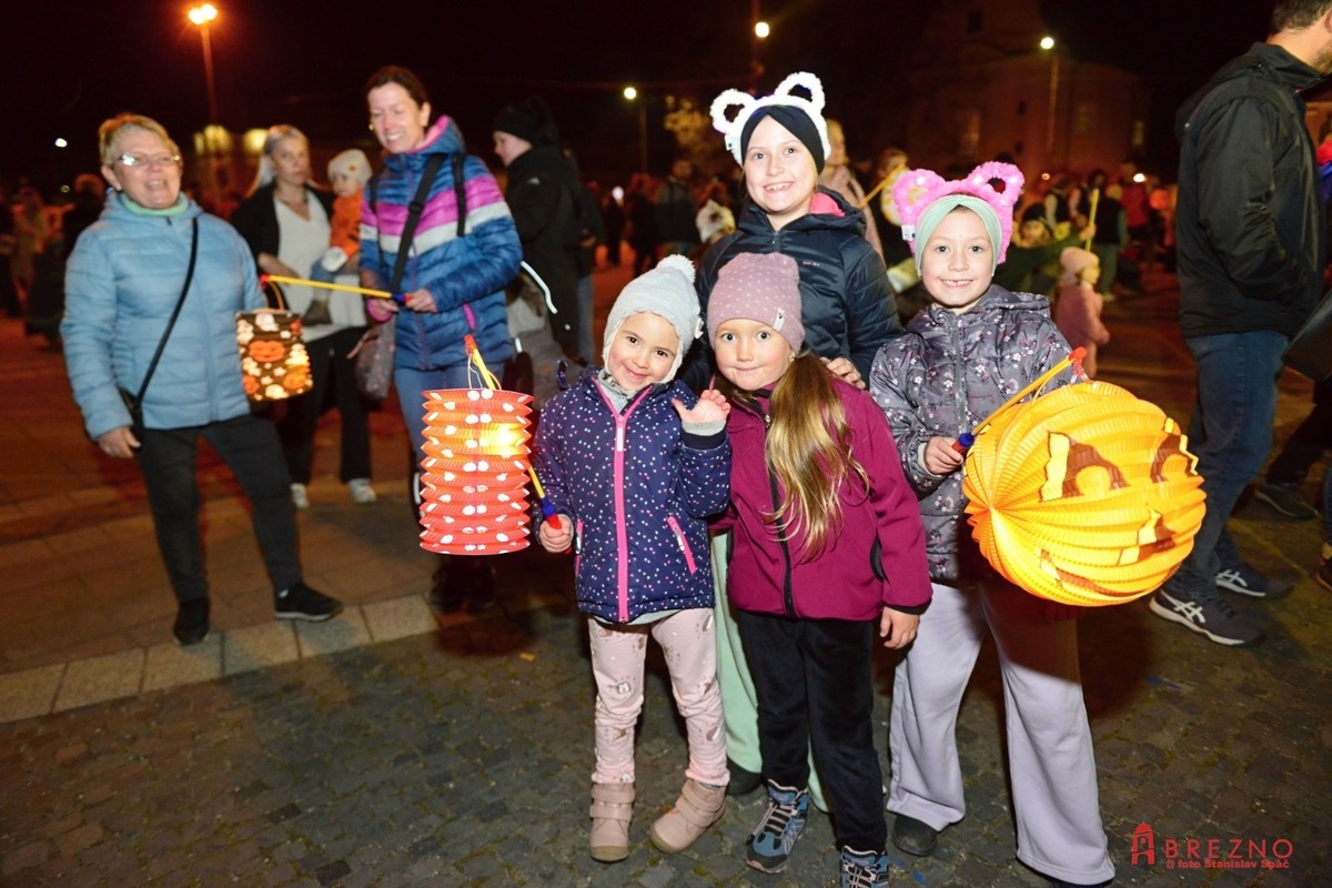FOTO: Lampiónové sprievody sa vracajú do ulíc, foto 4