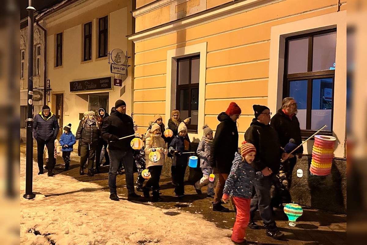 FOTO: Lampiónové sprievody sa vracajú do ulíc, foto 5