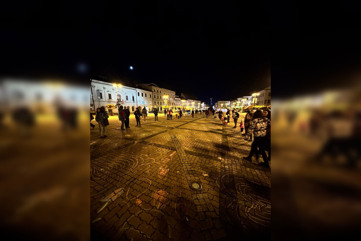 FOTO: V Bystrici sa konal netradičný protest proti výrubu v mestskom parku, foto 1