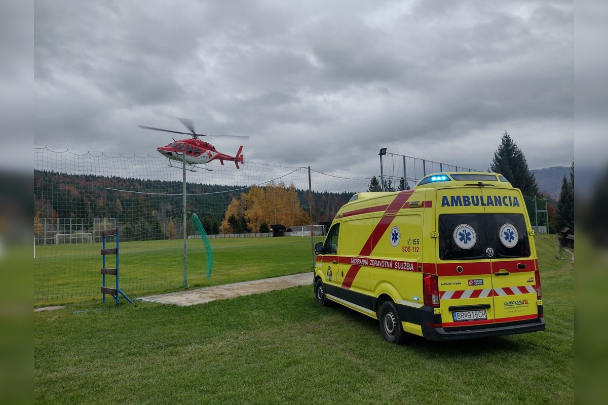FOTO: Muž s infarktom bol prevezený vrtuľníkom do Banskej Bystrice, foto 3