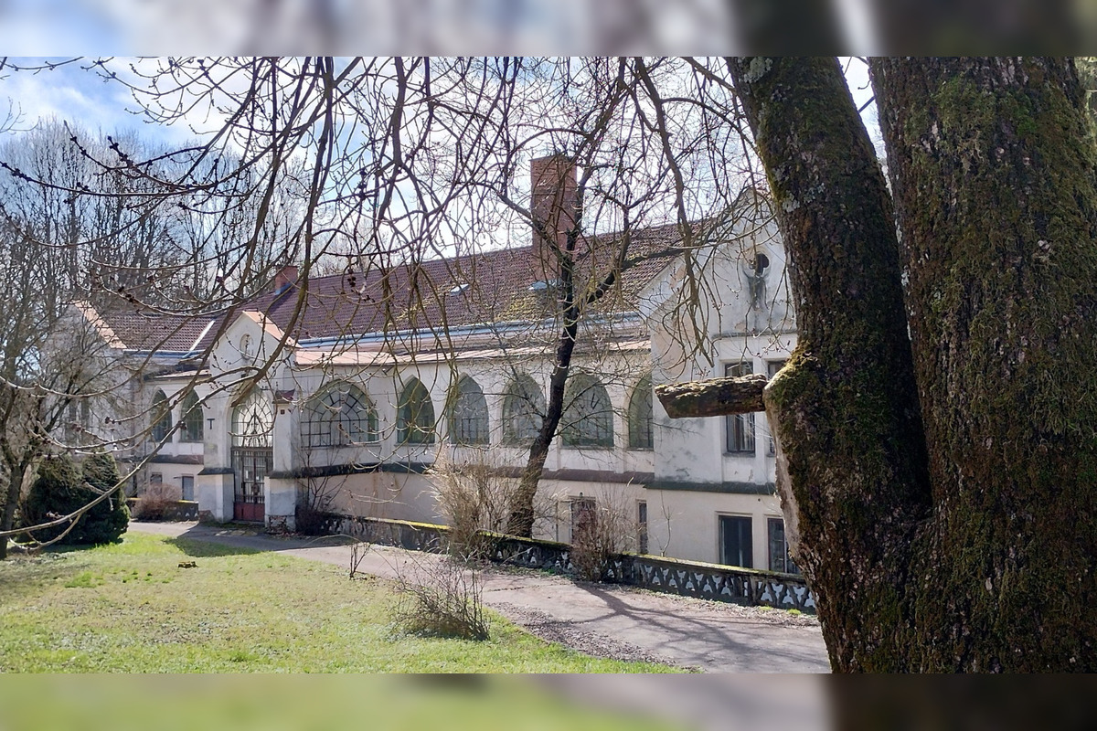 FOTO: Nechceli by ste si kúpiť kaštieľ pri Lučenci? Už 14 rokov je opustený, foto 2