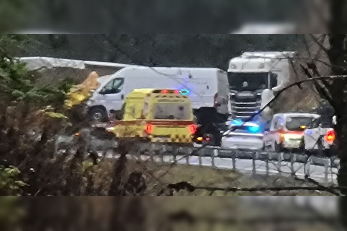 FOTO: Cesta na Donovaly je aktuálne uzavretá, došlo tam k vážnej dopravnej nehode, foto 3