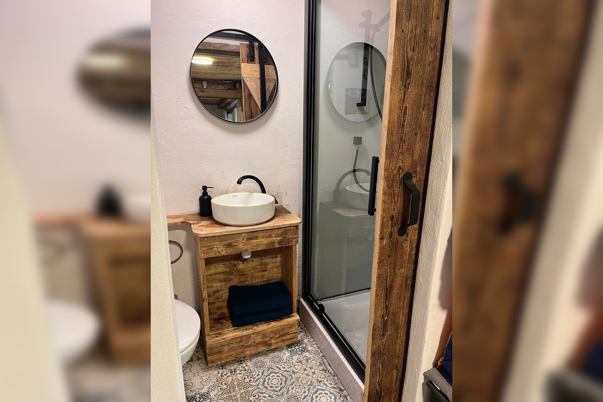 FOTO: Cena za prenájom romantickej chalúpky v Štiavnici ľudí poriadne zaskočila, foto 9