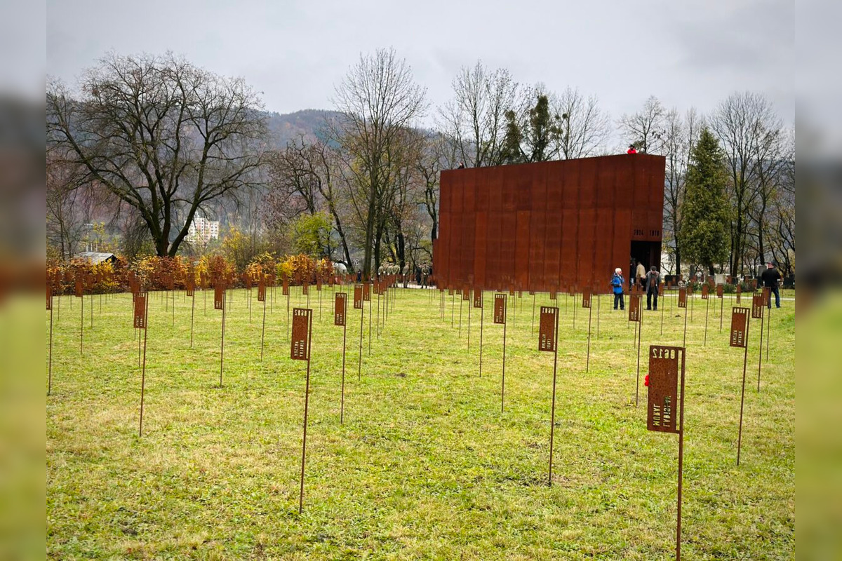FOTO: V Bystrici si uctia pamiatku padlých vojakov počas Dňa vojnových veteránov , foto 9