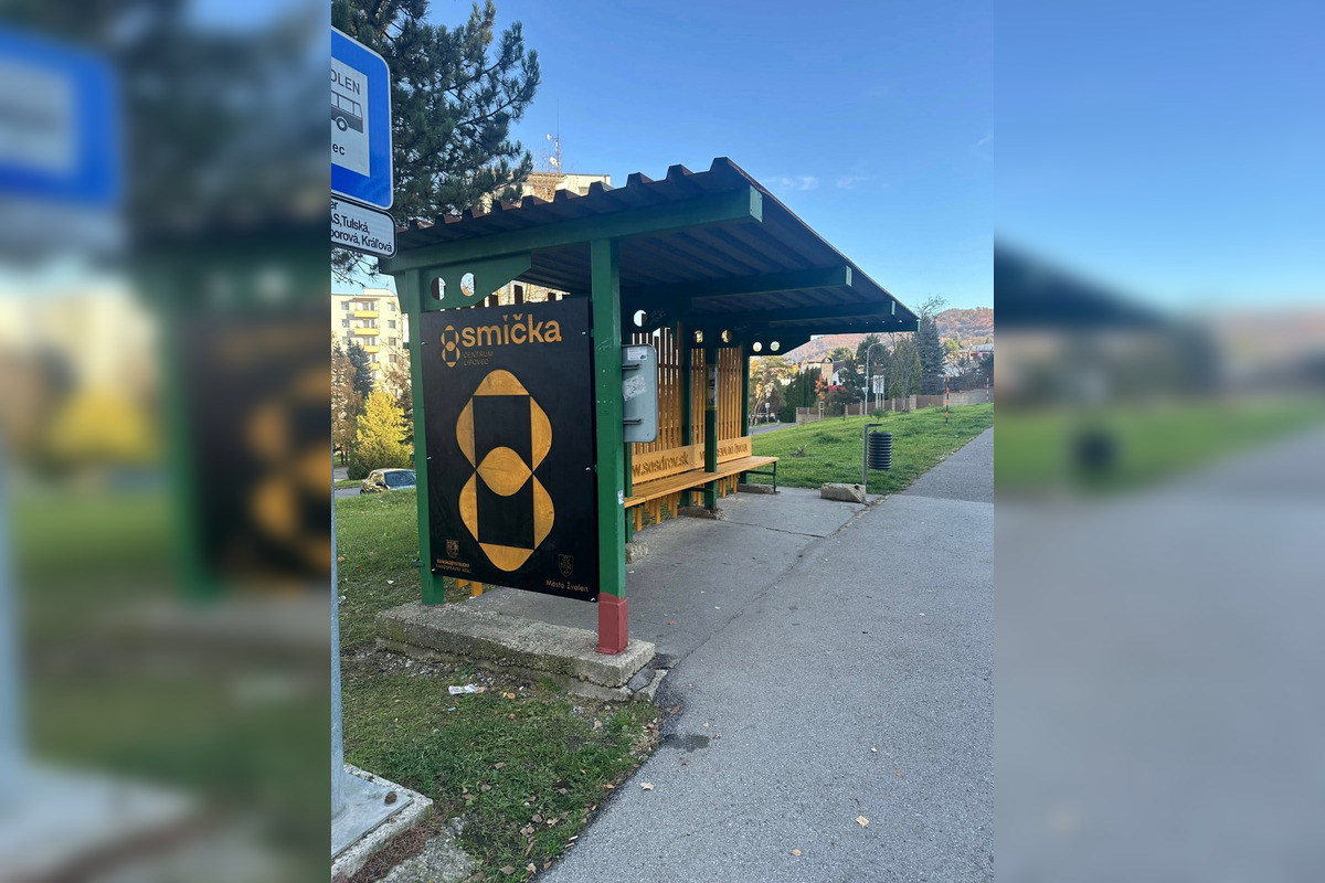 FOTO: Zastávke na Lipovci dali nový vzhľad študenti SOŠ Drevárskej vo Zvolene, foto 2