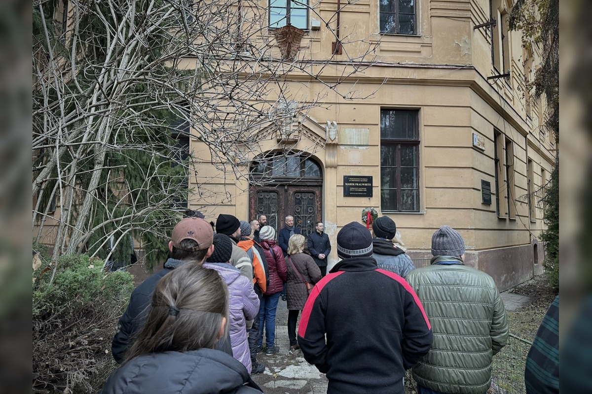 FOTO: Banskobystričania si 17. november pripomenú výsadbou stromov, foto 5