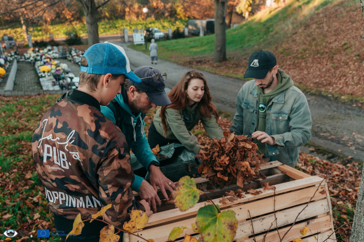 FOTO: Vo Zvolene umiestnili prvých päť zimovísk pre ježkov a drobné živočíchy , foto 4
