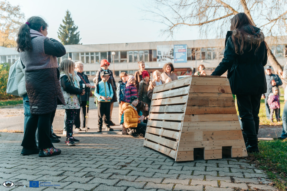 FOTO: Vo Zvolene umiestnili prvých päť zimovísk pre ježkov a drobné živočíchy , foto 7