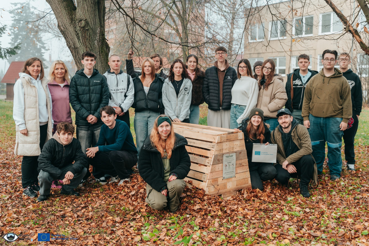 FOTO: Vo Zvolene umiestnili prvých päť zimovísk pre ježkov a drobné živočíchy , foto 10