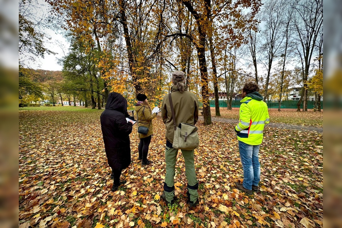 FOTO: Park na Tajovského ulici preverujú arboristi a vedci, foto 6