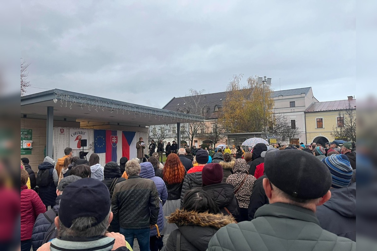 FOTO: Protesty a zhromaždenia k 17. novembru v Banskobystrickom kraji, foto 1