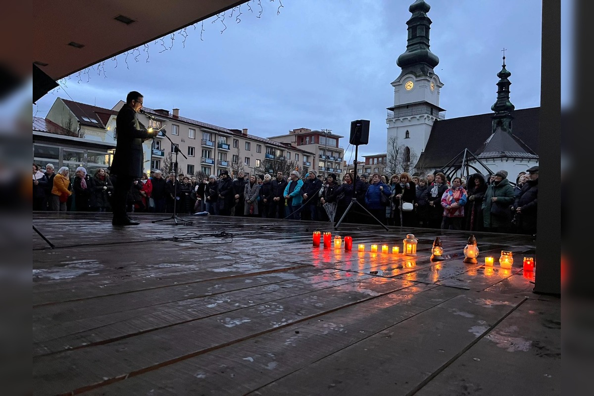 FOTO: Protesty a zhromaždenia k 17. novembru v Banskobystrickom kraji, foto 4