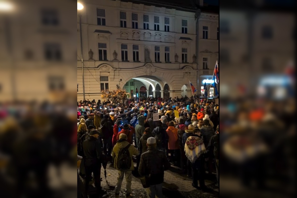 FOTO: Protesty a zhromaždenia k 17. novembru v Banskobystrickom kraji, foto 5