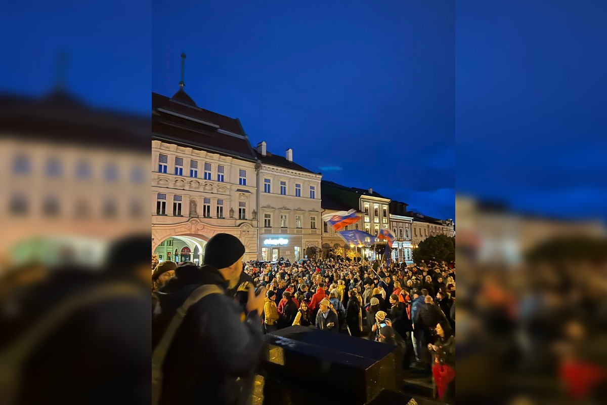FOTO: Protesty a zhromaždenia k 17. novembru v Banskobystrickom kraji, foto 3