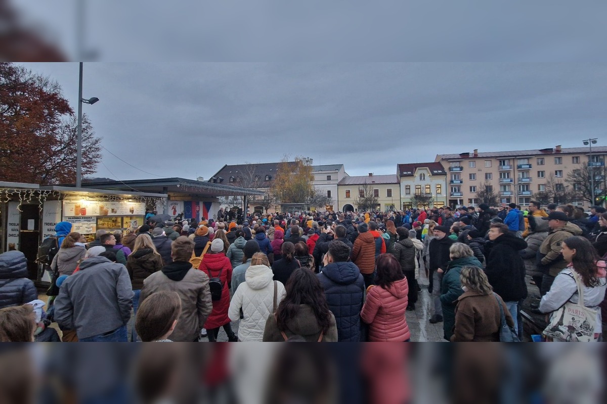 FOTO: Protesty a zhromaždenia k 17. novembru v Banskobystrickom kraji, foto 2