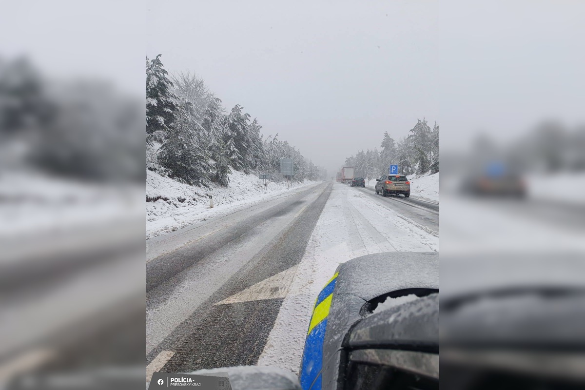 FOTO: Slovensko zasypal sneh. Polícia radí, ako jazdiť bezpečne, foto 3