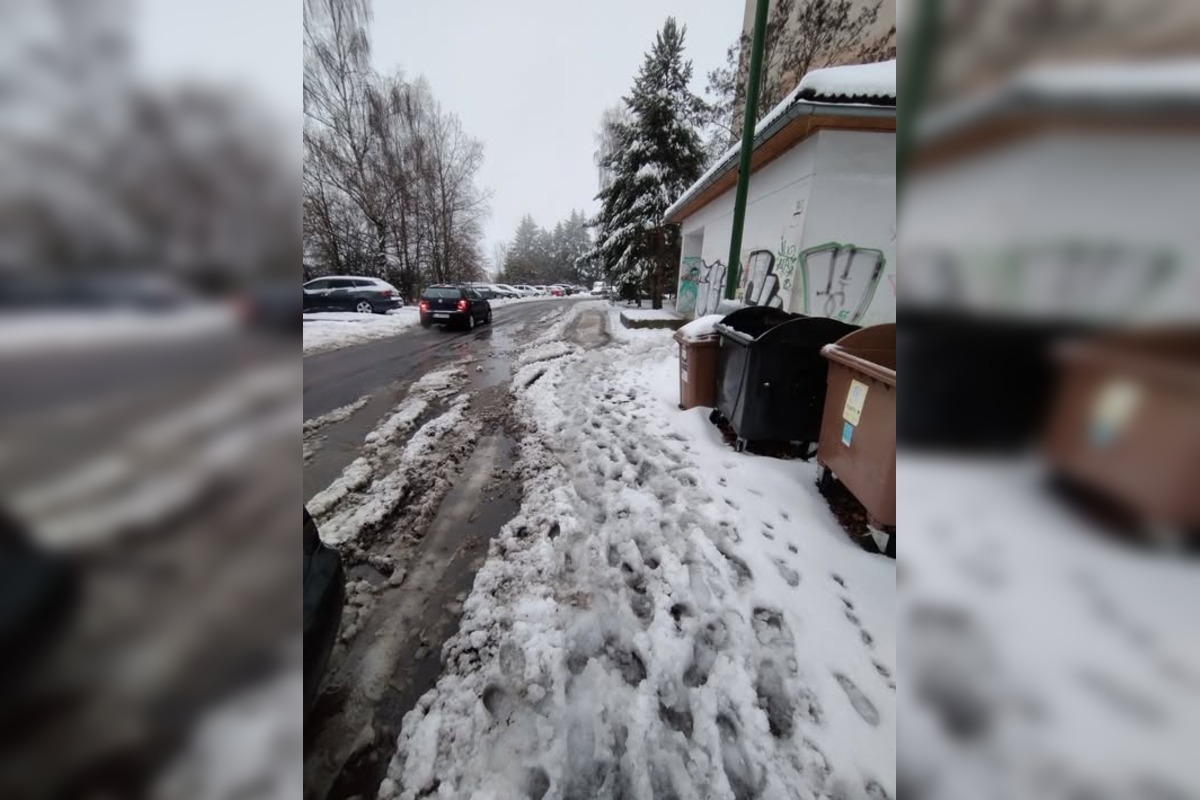 FOTO: Neodrhnuté chodníky od snehu v mestách Banskobystrického kraja, foto 1