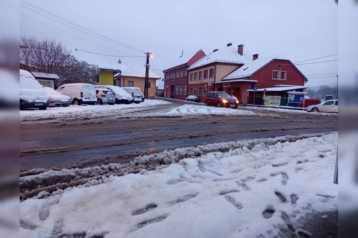 FOTO: Neodrhnuté chodníky od snehu v mestách Banskobystrického kraja, foto 3