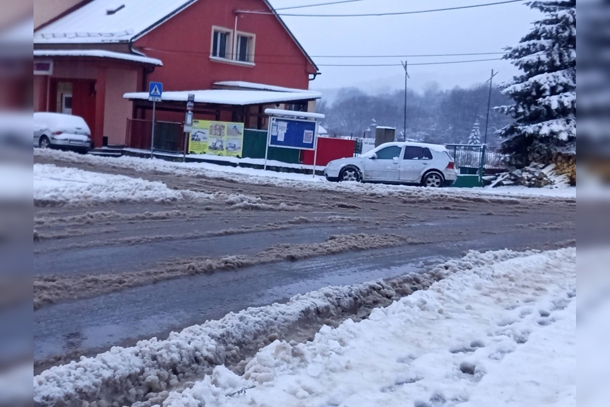 FOTO: Neodrhnuté chodníky od snehu v mestách Banskobystrického kraja, foto 4