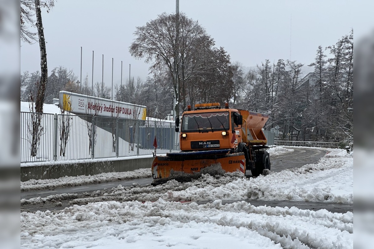FOTO: Neodrhnuté chodníky od snehu v mestách Banskobystrického kraja, foto 5