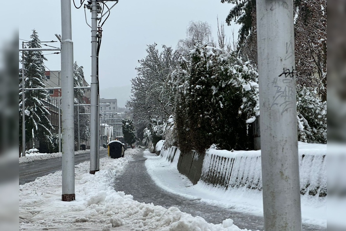 FOTO: Neodrhnuté chodníky od snehu v mestách Banskobystrického kraja, foto 6