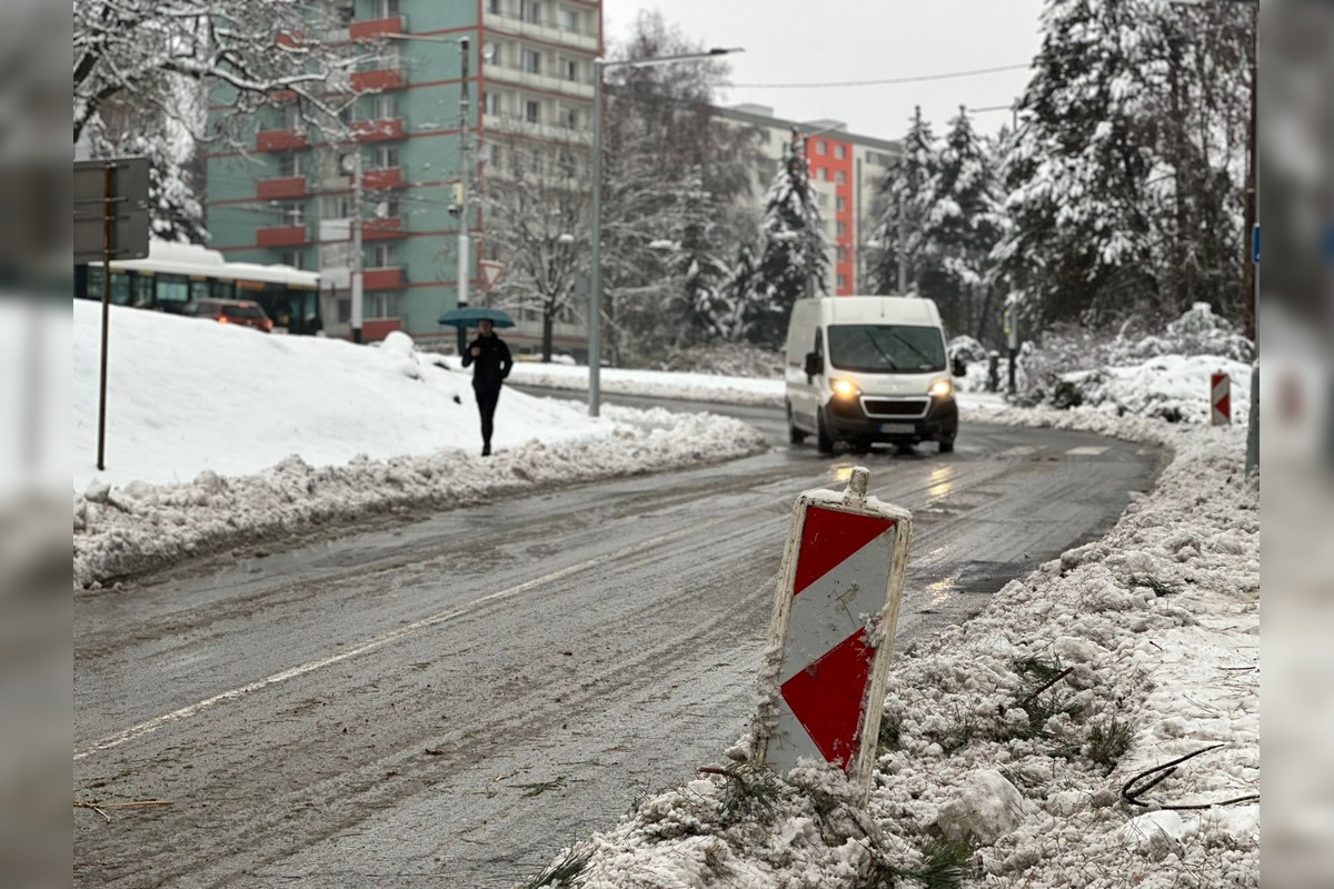 FOTO: Neodrhnuté chodníky od snehu v mestách Banskobystrického kraja, foto 7