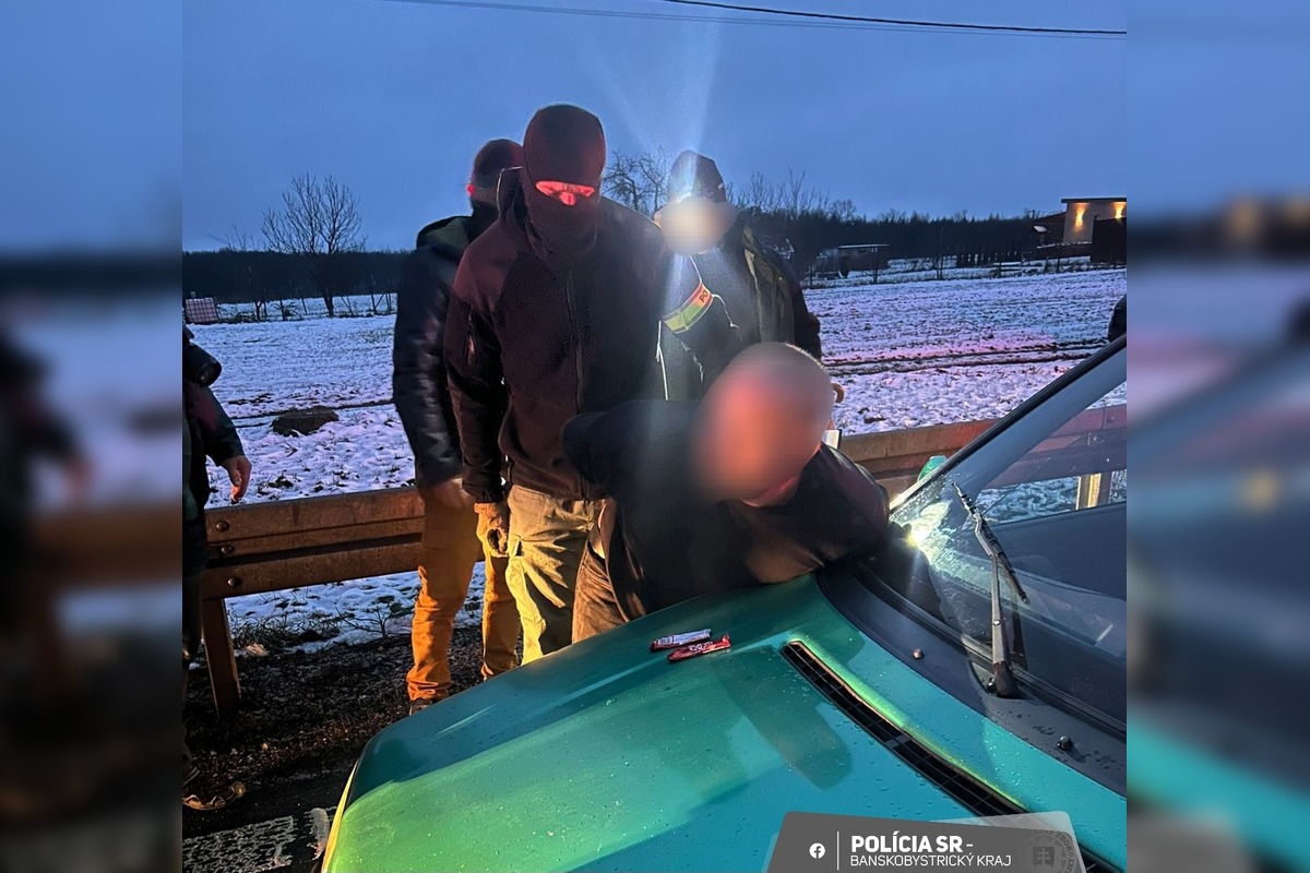 FOTO: Drogy v Rimavskej Sobote, traja obvinení po policajnej akcii, foto 1